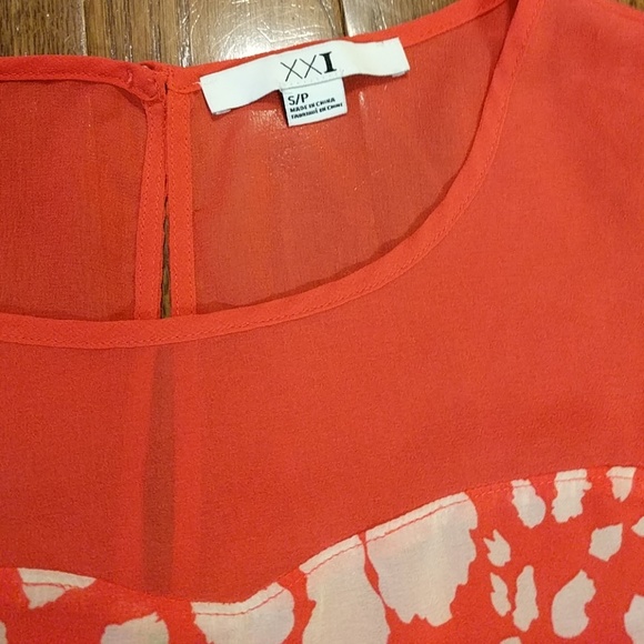 💘 Forever 21 top. - Picture 7 of 8